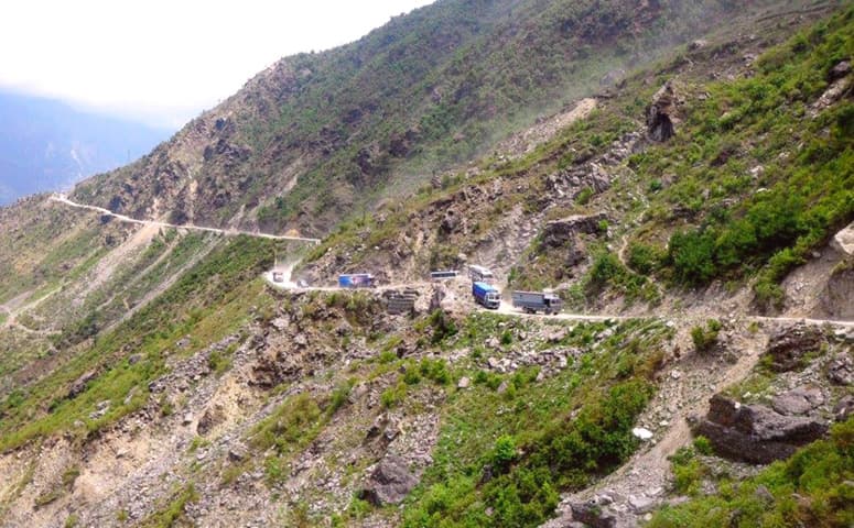 driveway-to-syabrubesi