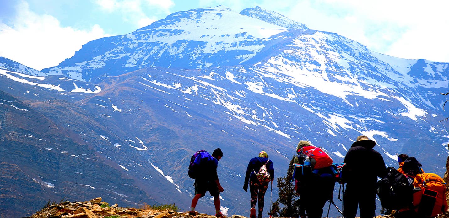 trekking-hiking-in-himalayas